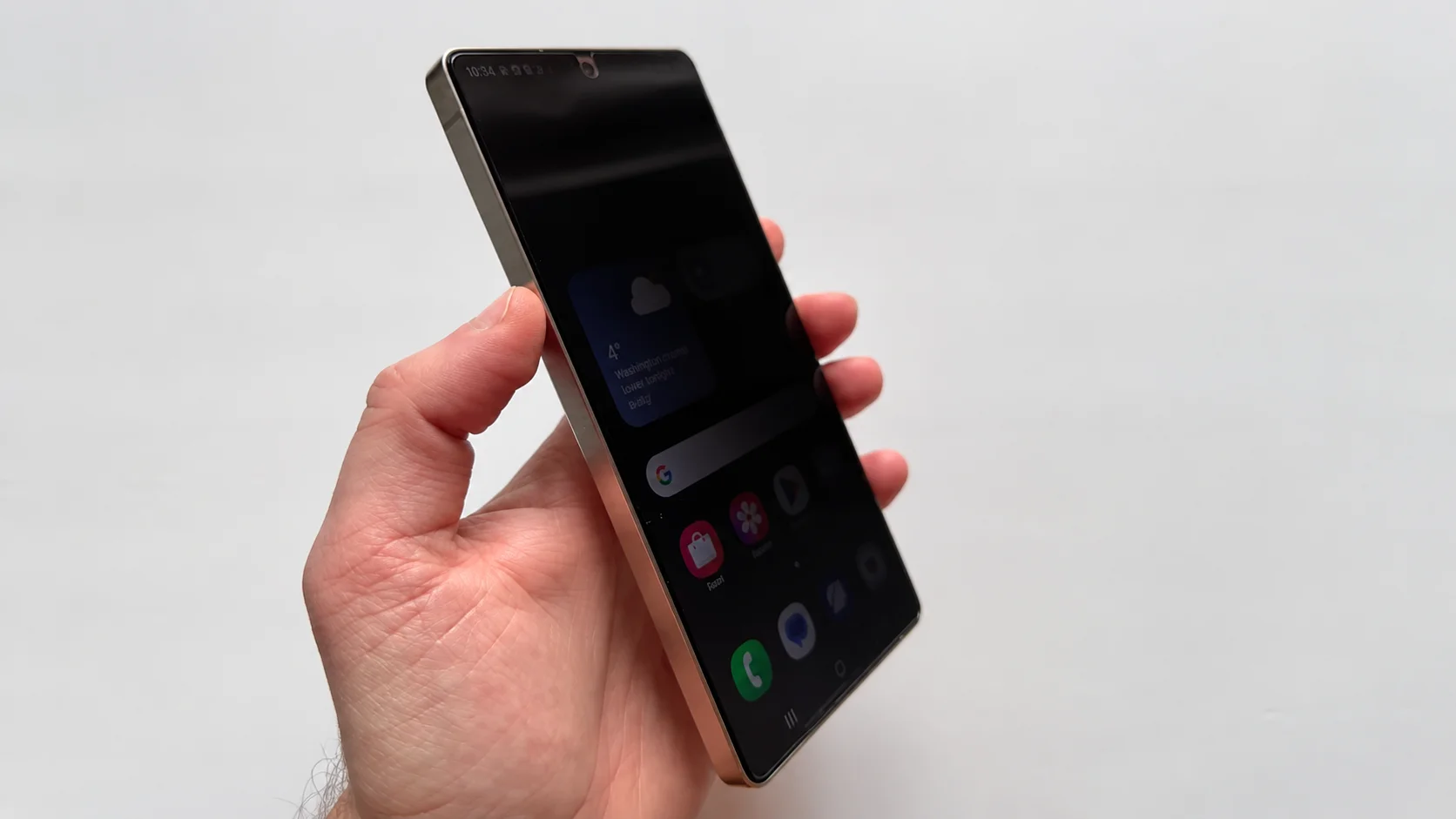 تسريبات : Galaxy S27 Pro وUltra قد يحصلان على ميزة تعتيم الشاشة DC Dimming